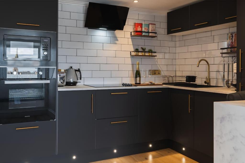 The West End Loft - 5* Retreat - Private Parking! Lägenhet Glasgow Exteriör bild
